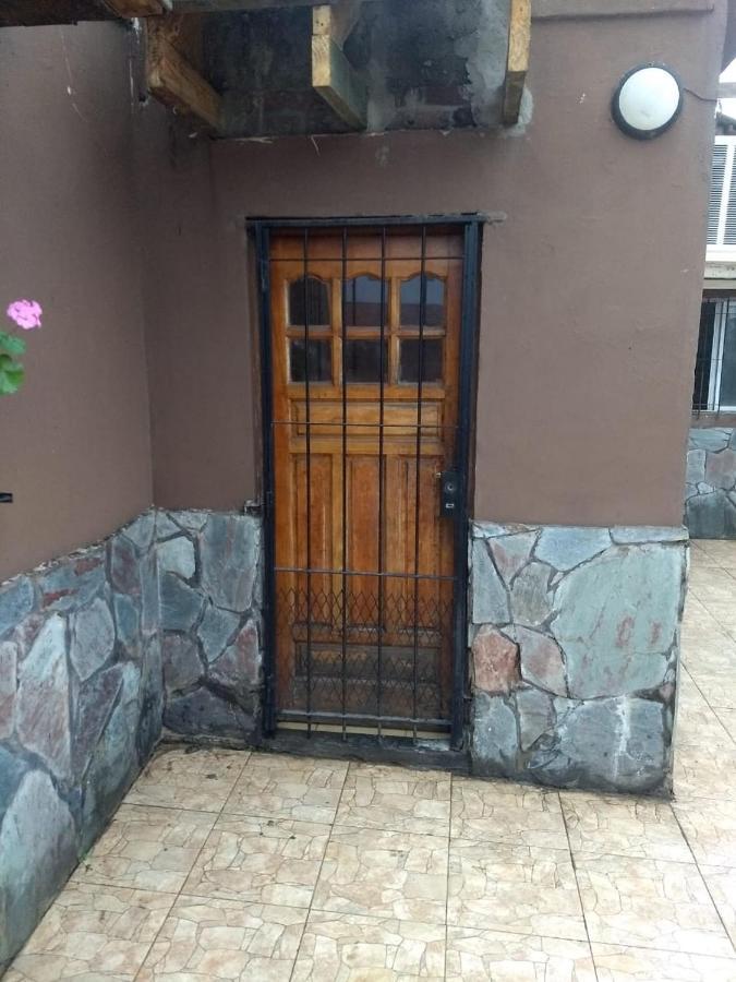 Отель Luis'S House Ezeiza Airport Монте-Гранде Экстерьер фото